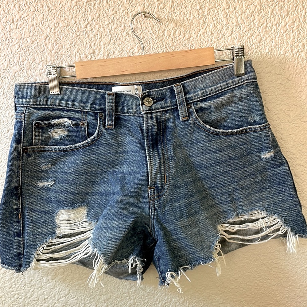 Mid rise boyfriend shorts